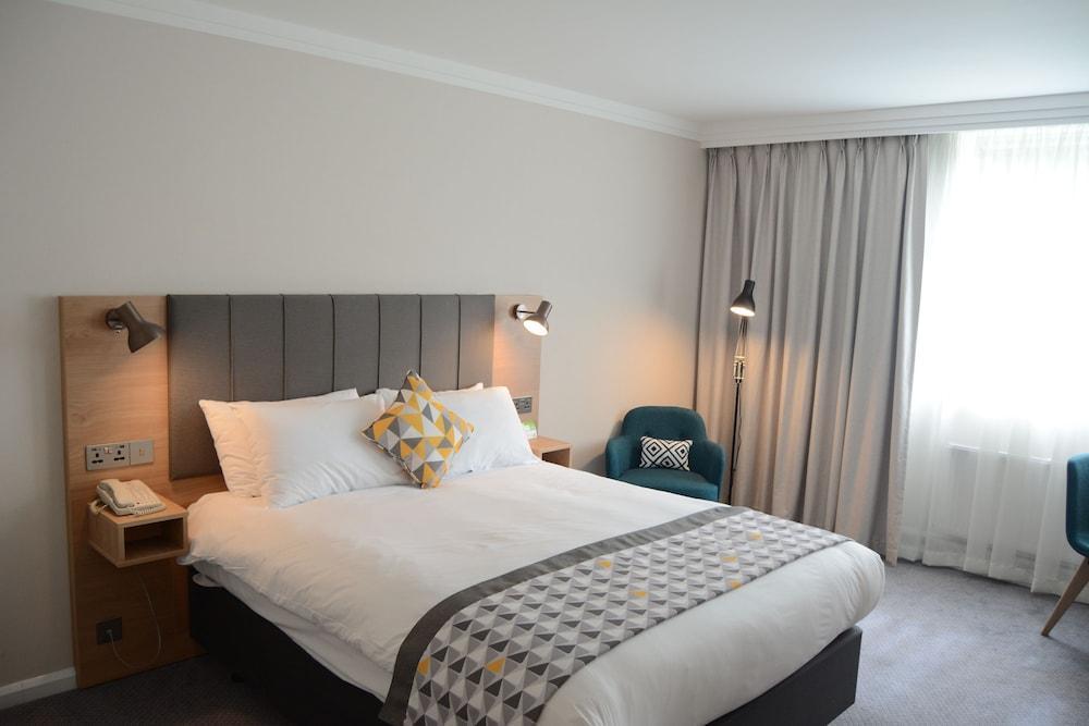 Holiday Inn Farnborough By Ihg Εξωτερικό φωτογραφία