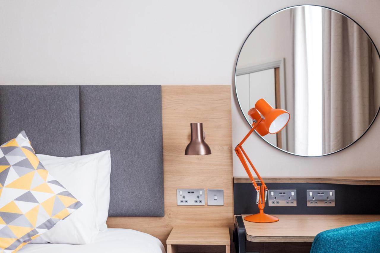 Holiday Inn Farnborough By Ihg Εξωτερικό φωτογραφία